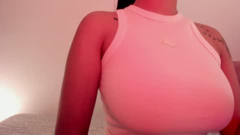 Snapshot of emilia_ghendle chatting on 01-03-25, 02:32 Emilia Big Boobs online show from 01-03-25, 02:32