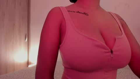 Snapshot of emilia_ghendle chatting on 01-15-25, 04:11 Emilia Big Boobs online show from 01-15-25, 04:11