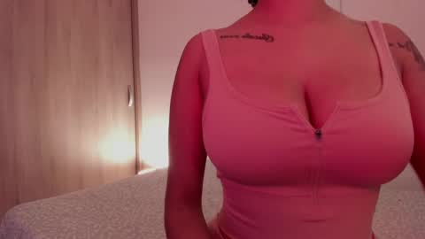 Snapshot of emilia_ghendle chatting on 01-15-25, 10:13 Emilia Big Boobs online show from 01-15-25, 10:13