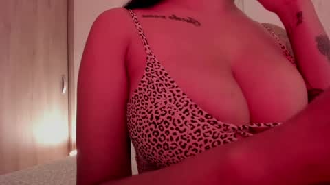 Snapshot of emilia_ghendle chatting on 01-17-25, 08:22 Emilia Big Boobs online show from 01-17-25, 08:22