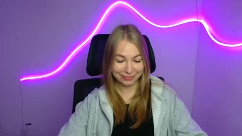 Snapshot of emilia_ilia chatting on 09-27-25, 05:23 Emilia online show from 09-27-25, 05:23
