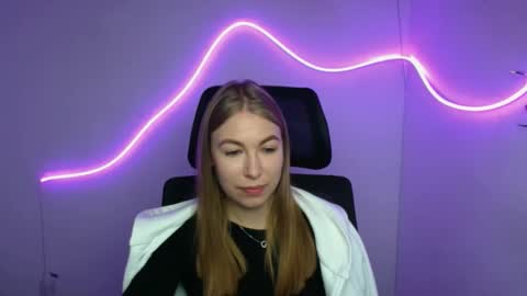 Snapshot of emilia_ilia chatting on 10-03-25, 06:43 Emilia online show from 10-03-25, 06:43
