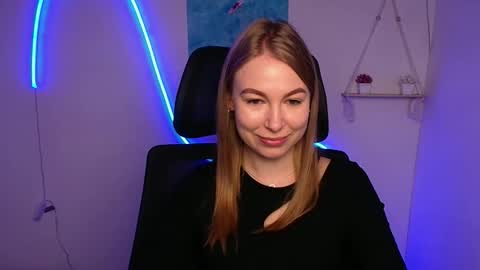 Snapshot of emilia_ilia chatting on 10-12-25, 05:28 Emilia online show from 10-12-25, 05:28