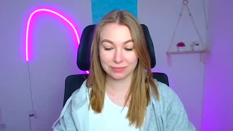 Emilia online show from 03-12-26, 06:19