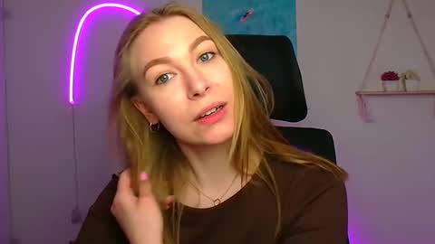 Emilia online show from 04-08-26, 05:40