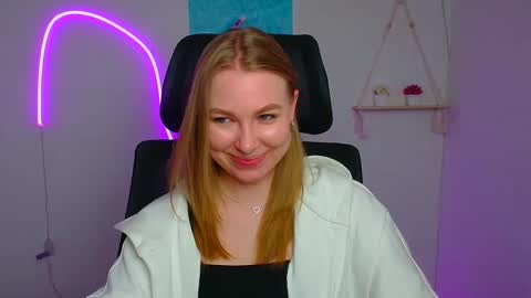 Emilia online show from 04-18-26, 07:58