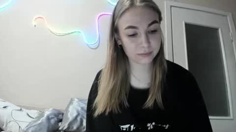 Emilia online show from 06-04-26, 02:45