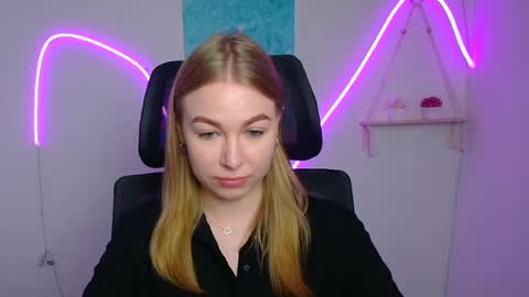 Emilia online show from 07-11-26, 05:54