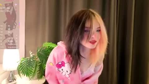 Snapshot of emiliahronick chatting on 07-22-26, 03:15 Felicia online show from 07-22-26, 03:15