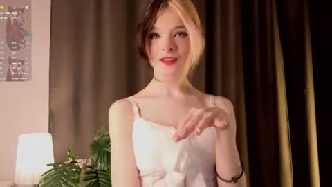 Snapshot of emiliahronick chatting on 07-25-26, 03:20 Felicia online show from 07-25-26, 03:20