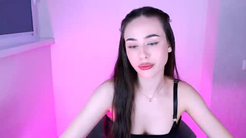 Snapshot of emilieliot chatting on 06-11-26, 12:32 Emily online show from 06-11-26, 12:32