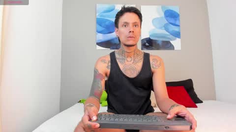 Snapshot of emilio_wolf chatting on 01-23-25, 10:43 EMILIO online show from 01-23-25, 10:43