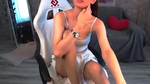 Emily online show from 06-12-26, 07:51