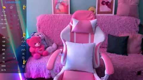 Snapshot of emiliyaqueen chatting on 03-22-26, 07:12 Emiliya online show from 03-22-26, 07:12