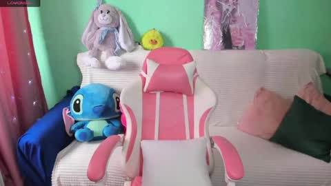 Snapshot of emiliyaqueen chatting on 04-12-26, 05:34 Emiliya online show from 04-12-26, 05:34