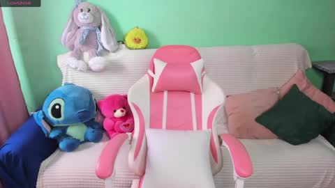 Snapshot of emiliyaqueen chatting on 04-15-26, 08:43 Emiliya online show from 04-15-26, 08:43