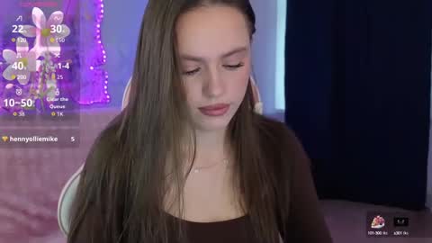 Snapshot of emillias_leo chatting on 09-29-25, 08:08 Emillias online show from 09-29-25, 08:08