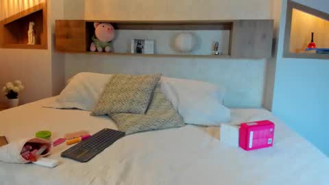 Emily Beaumont. online show from 02-22-26, 12:47