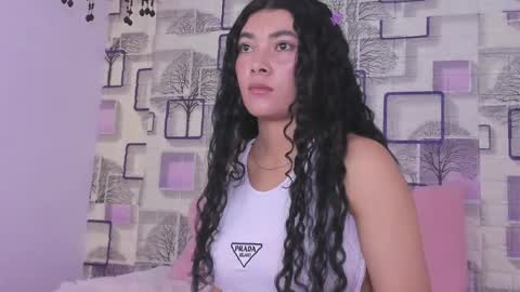 Snapshot of emilly_duque chatting on 05-12-26, 03:25 Emilly online show from 05-12-26, 03:25
