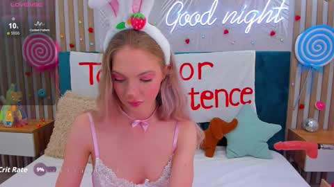 Snapshot of emilly_hart chatting on 10-26-25, 05:35 Emilly online show from 10-26-25, 05:35