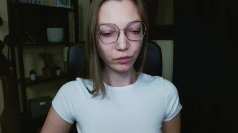 Emilly online show from 02-13-26, 06:20