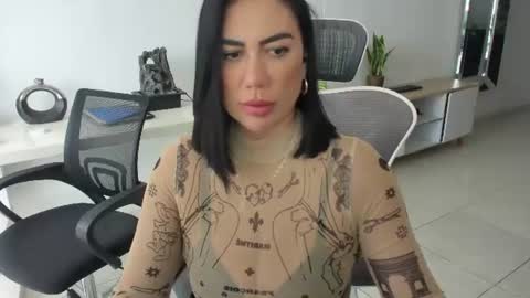 Snapshot of emillybrowm chatting on 06-23-26, 03:21 Emilly online show from 06-23-26, 03:21