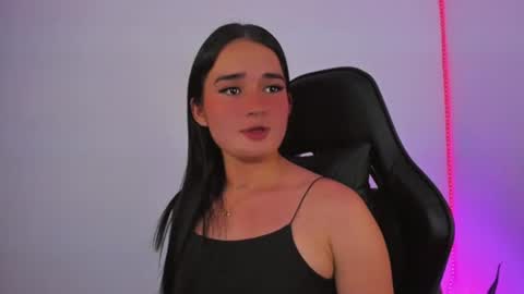 emily611258 online show from 06-16-26, 01:41