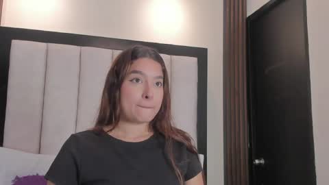 Snapshot of emily__harper_ chatting on 05-20-26, 11:38 Emily online show from 05-20-26, 11:38