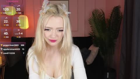 Snapshot of emily_air chatting on 12-25-24, 04:43 Emily online show from 12-25-24, 04:43