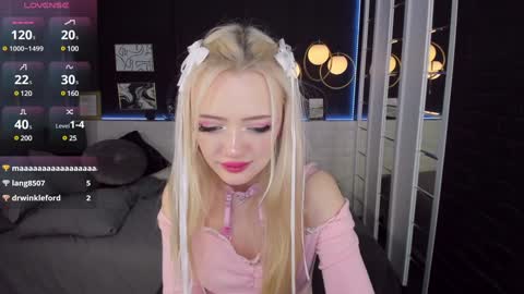 Snapshot of emily_air chatting on 12-28-24, 04:19 Emily online show from 12-28-24, 04:19