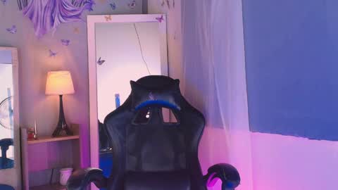 emily_castillo1_ online show from 03-31-26, 05:52