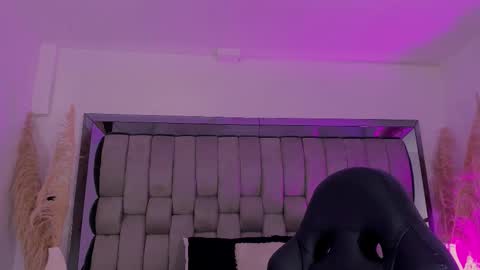 Emily online show from 11-12-25, 01:11