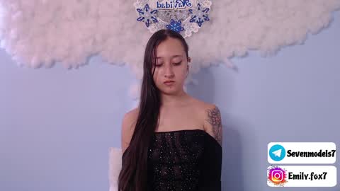 emily_fox7 online show from 12-18-24, 05:10