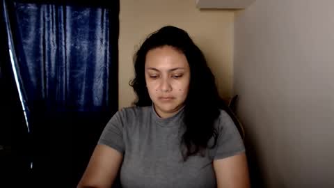 Snapshot of emily_galvis chatting on 12-17-25, 12:11 online show from 12-17-25, 12:11