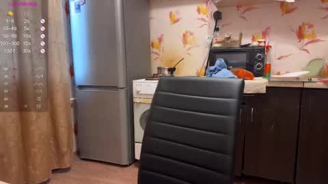 Snapshot of emily_is_here chatting on 12-14-25, 06:30 Emily online show from 12-14-25, 06:30