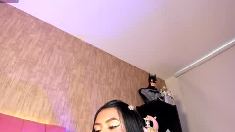 Snapshot of emily_klarence chatting on 06-19-26, 07:17 Emily online show from 06-19-26, 07:17