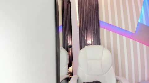 Emily online show from 10-04-25, 03:32