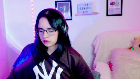 Emily Lindey online show from 06-11-26, 02:53