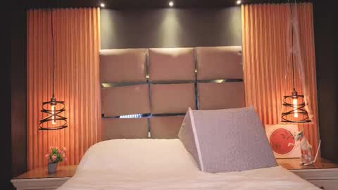 Snapshot of emily_roberts9 chatting on 11-12-25, 11:32 Emily online show from 11-12-25, 11:32