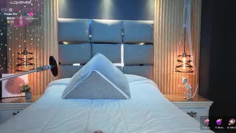 Snapshot of emily_roberts9 chatting on 11-19-25, 11:43 Emily online show from 11-19-25, 11:43