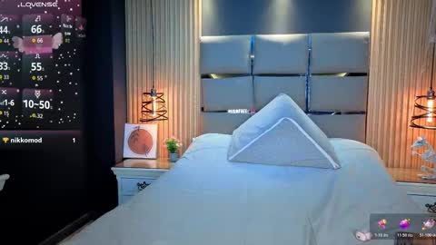 Snapshot of emily_roberts9 chatting on 11-28-25, 11:35 Emily online show from 11-28-25, 11:35