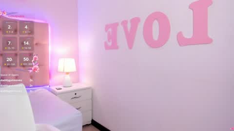 Snapshot of emily_roux chatting on 01-31-25, 06:25  EMILY  online show from 01-31-25, 06:25