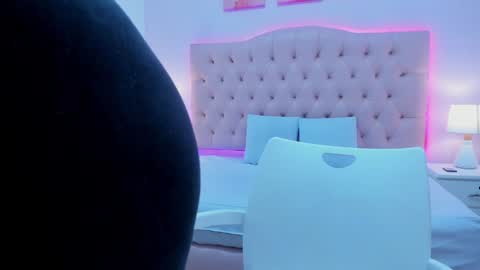 Snapshot of emily_roux chatting on 02-05-25, 02:29  EMILY  online show from 02-05-25, 02:29