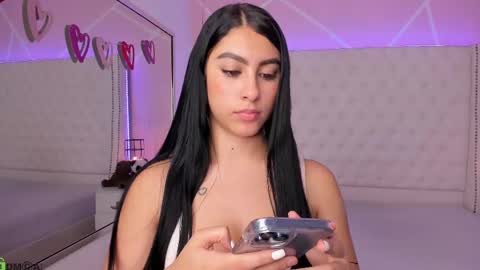 Snapshot of emily_roux chatting on 02-26-25, 08:48  EMILY  online show from 02-26-25, 08:48