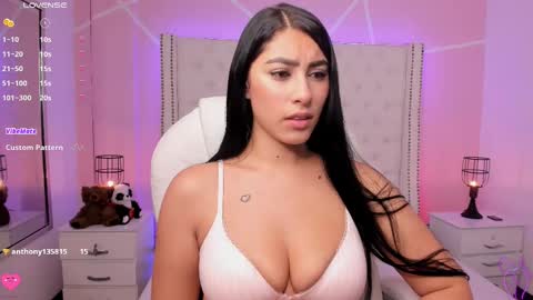 Snapshot of emily_roux chatting on 03-09-25, 04:49  EMILY  online show from 03-09-25, 04:49