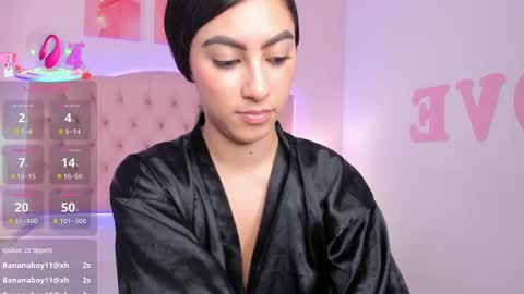 Snapshot of emily_roux chatting on 03-12-25, 11:12  EMILY  online show from 03-12-25, 11:12