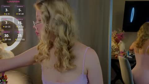 Snapshot of emily_shepard chatting on 09-17-25, 02:02 emily shepard online show from 09-17-25, 02:02