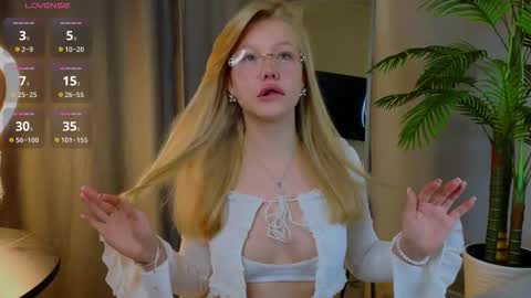 Snapshot of emily_shepard chatting on 09-23-25, 02:25 emily shepard online show from 09-23-25, 02:25