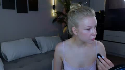 emily shepard online show from 06-17-26, 02:25