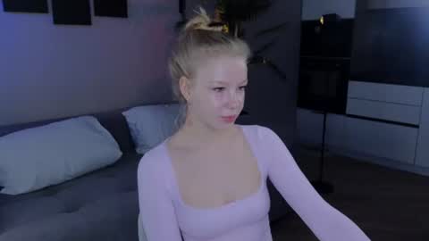 emily shepard online show from 06-18-26, 04:02